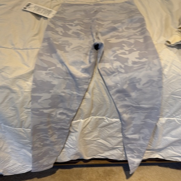 Lululemon NWT Wunder Under size10 28” Grey camouflage - Picture 4 of 5